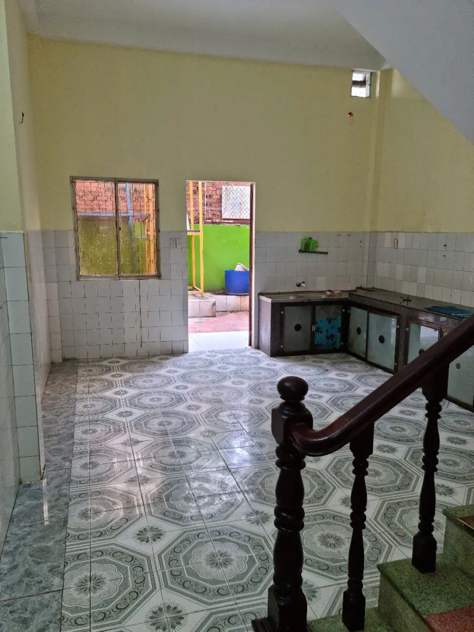 BÁN NHÀ 1 TRỆT 1 LẦU MẶT TIỀN HOÀNG VIỆT