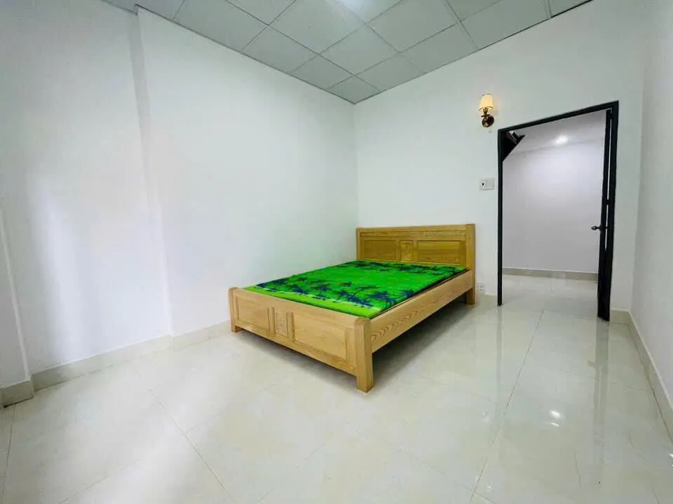 BÁN NHÀ 1 TRỆT 2 LẦU  THỦ KHOA HUÂN, GẦN BIỂN BÃI TRƯỚC