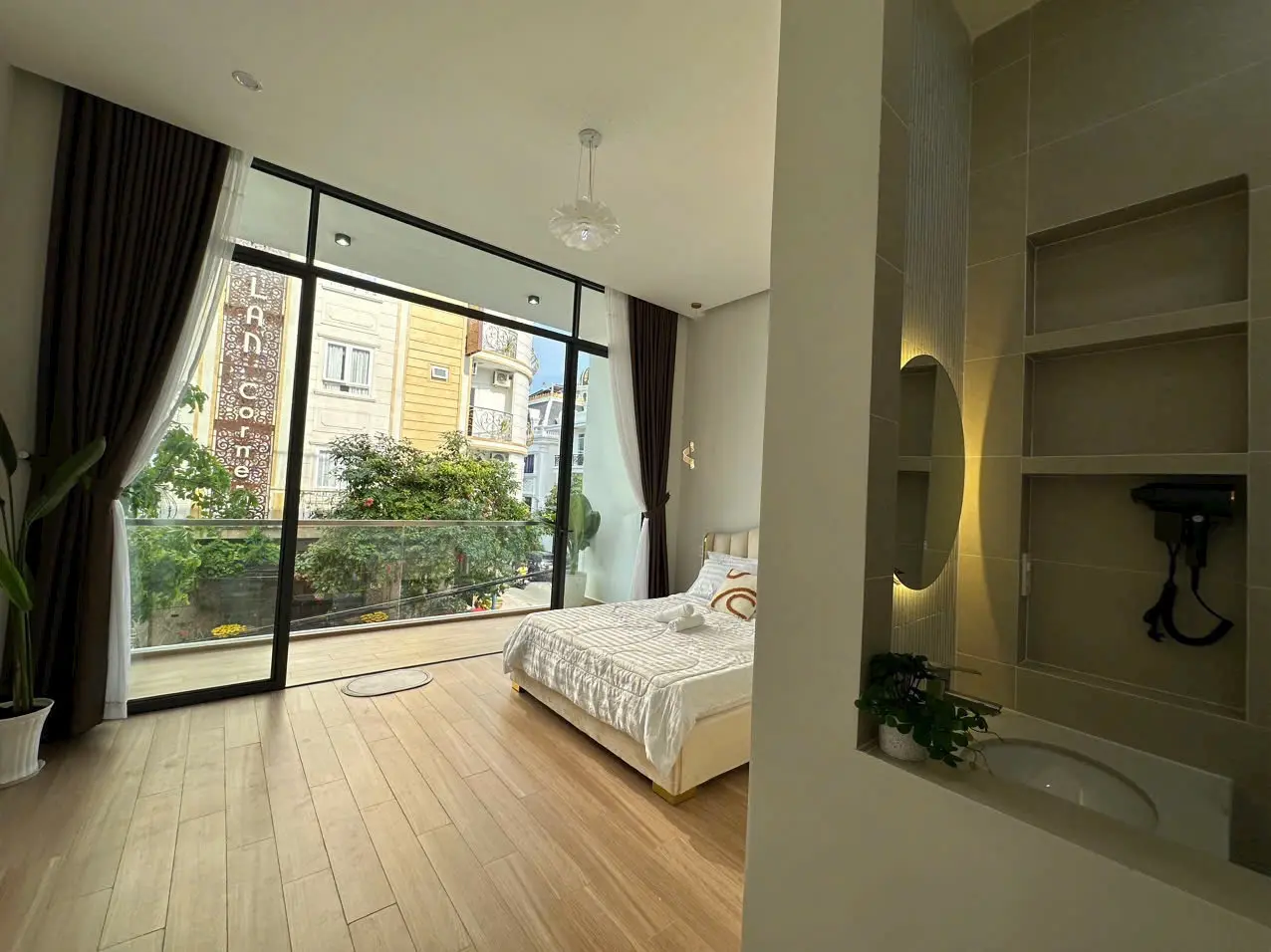 BÁN NHÀ 1 TRỆT 2 LẦU MỚI ĐẸP MẶT TIỀN THÁI VĂN LUNG, KHU Á CHÂU, GẦN BIỂN BÃI SAU