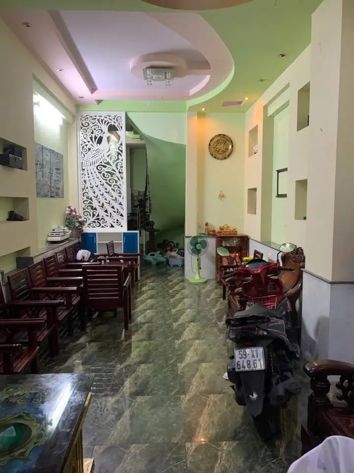 Bán nhà 1T3L Nhà mặt đường Hồ Quý Ly