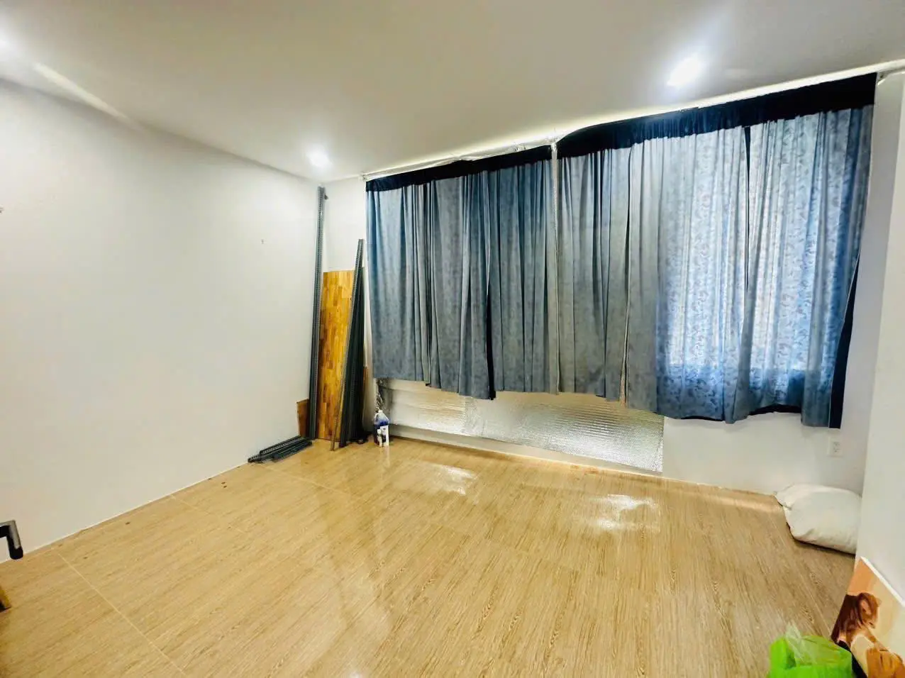 BÁN NHÀ 1 TRỆT 1 LỬNG 3 LẦU MỚI ĐẸP HẺM VÕ THỊ SÁU